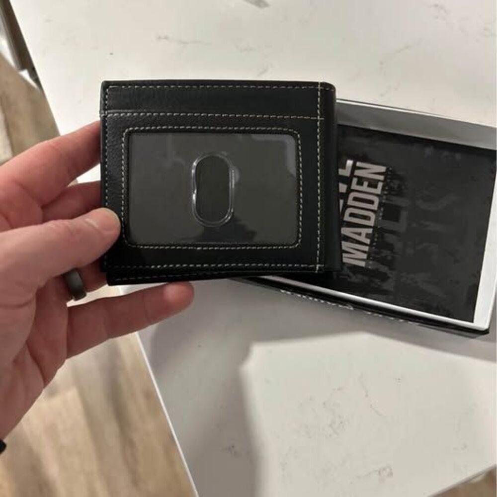 Brand new Steve Madden men’s wallet